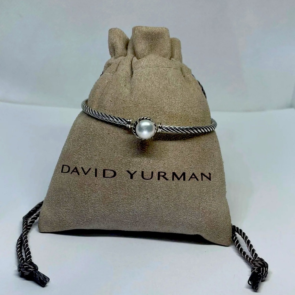 Like new David Yurman Chatelaine pearl bracelet